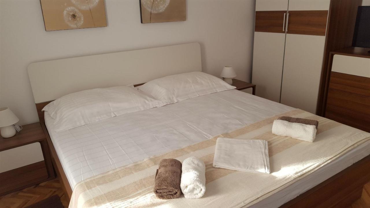 Apartments Ivo Паг Екстериор снимка