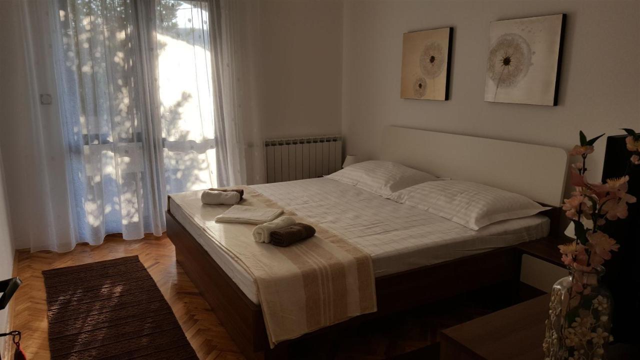 Apartments Ivo Паг Екстериор снимка