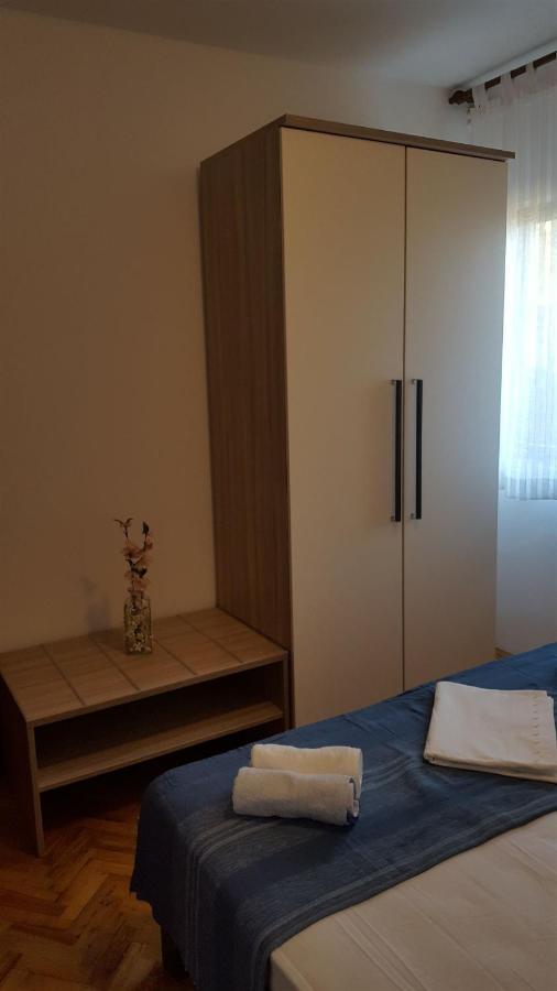 Apartments Ivo Паг Екстериор снимка