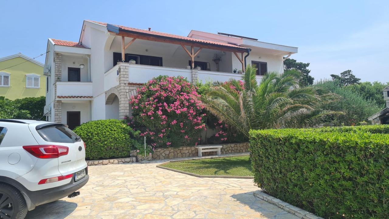 Apartments Ivo Паг Екстериор снимка