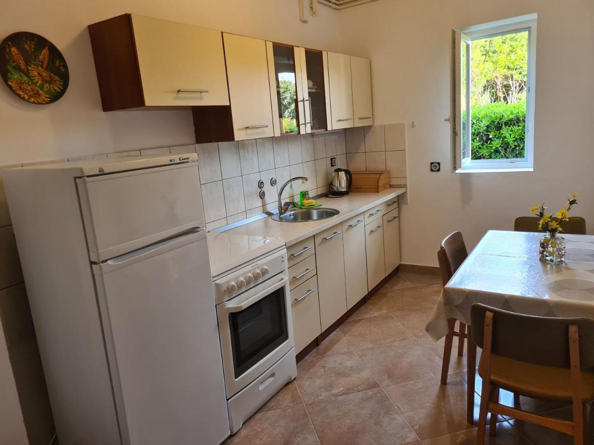 Apartments Ivo Паг Екстериор снимка
