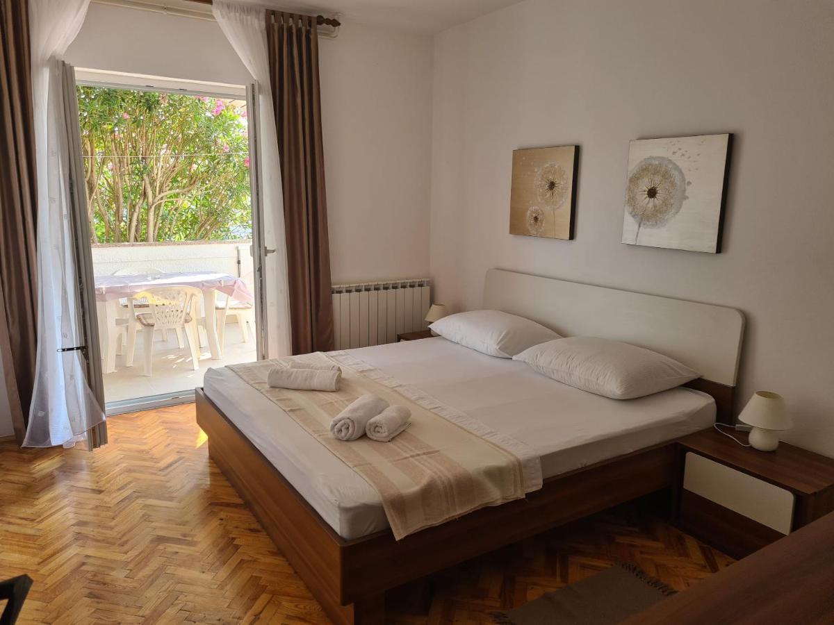 Apartments Ivo Паг Екстериор снимка
